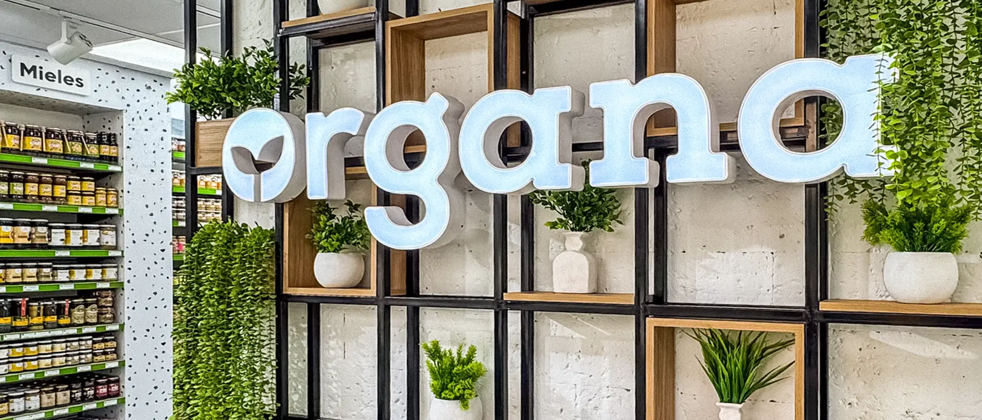 Estrategia de identidad de marca y naming retail design para Organa tienda por BSM