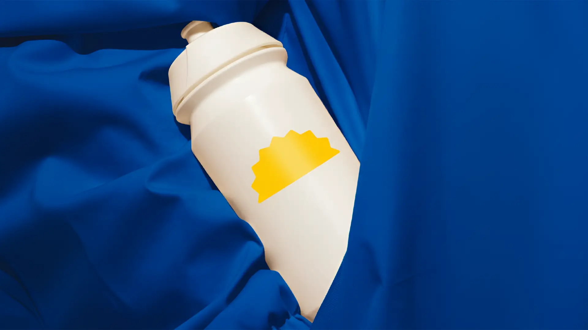 Isotipo de Smart Blends aplicado en tomatodo de merchandising, diseño por BSM
